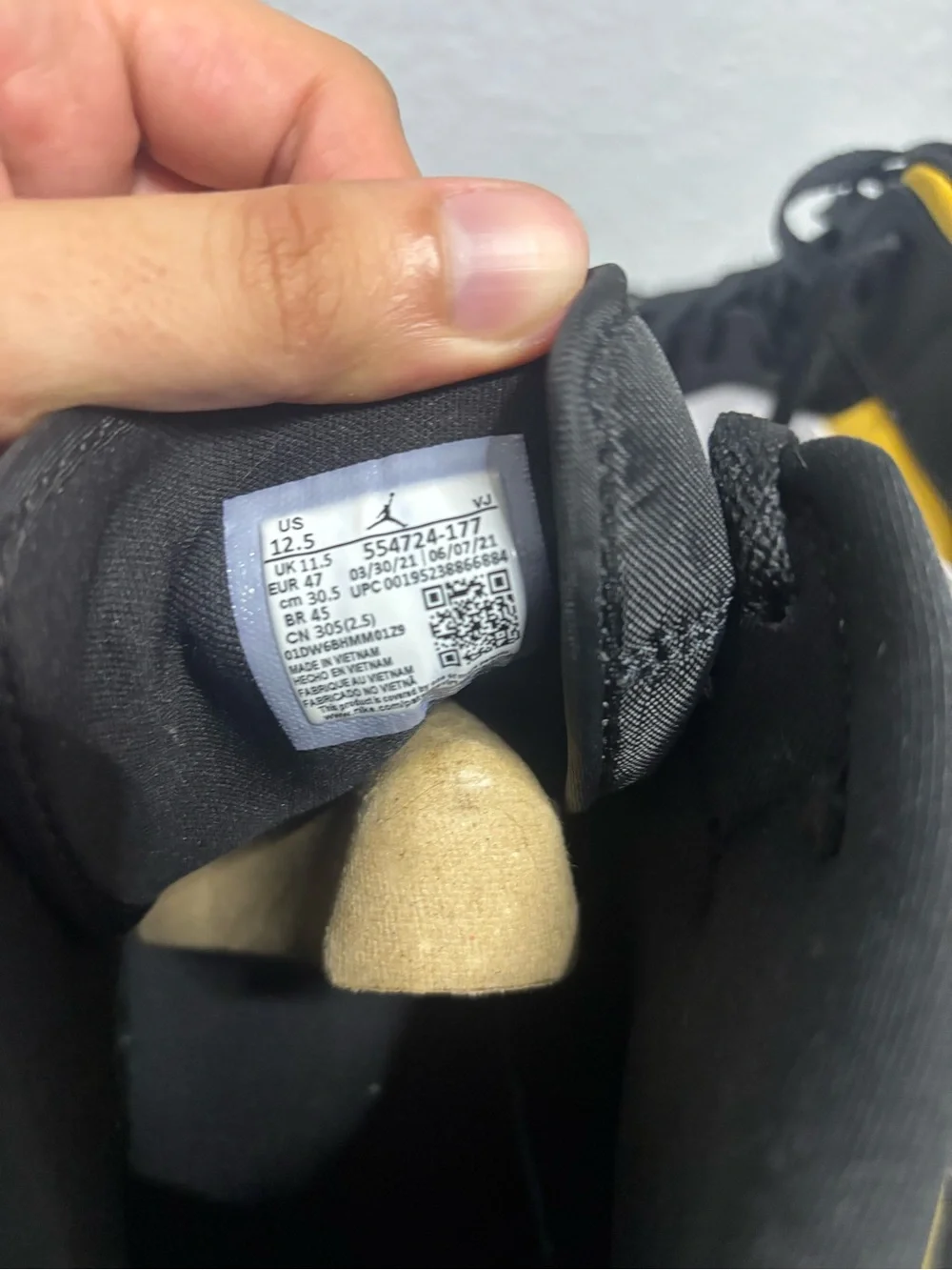 Air Jordan Mids “Pollen Sneakers